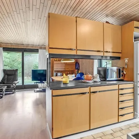 3 Bedroom Beach Front Home In Blavand *