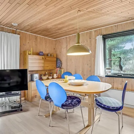 3 Bedroom Beach Front Home In Blavand 布拉万德